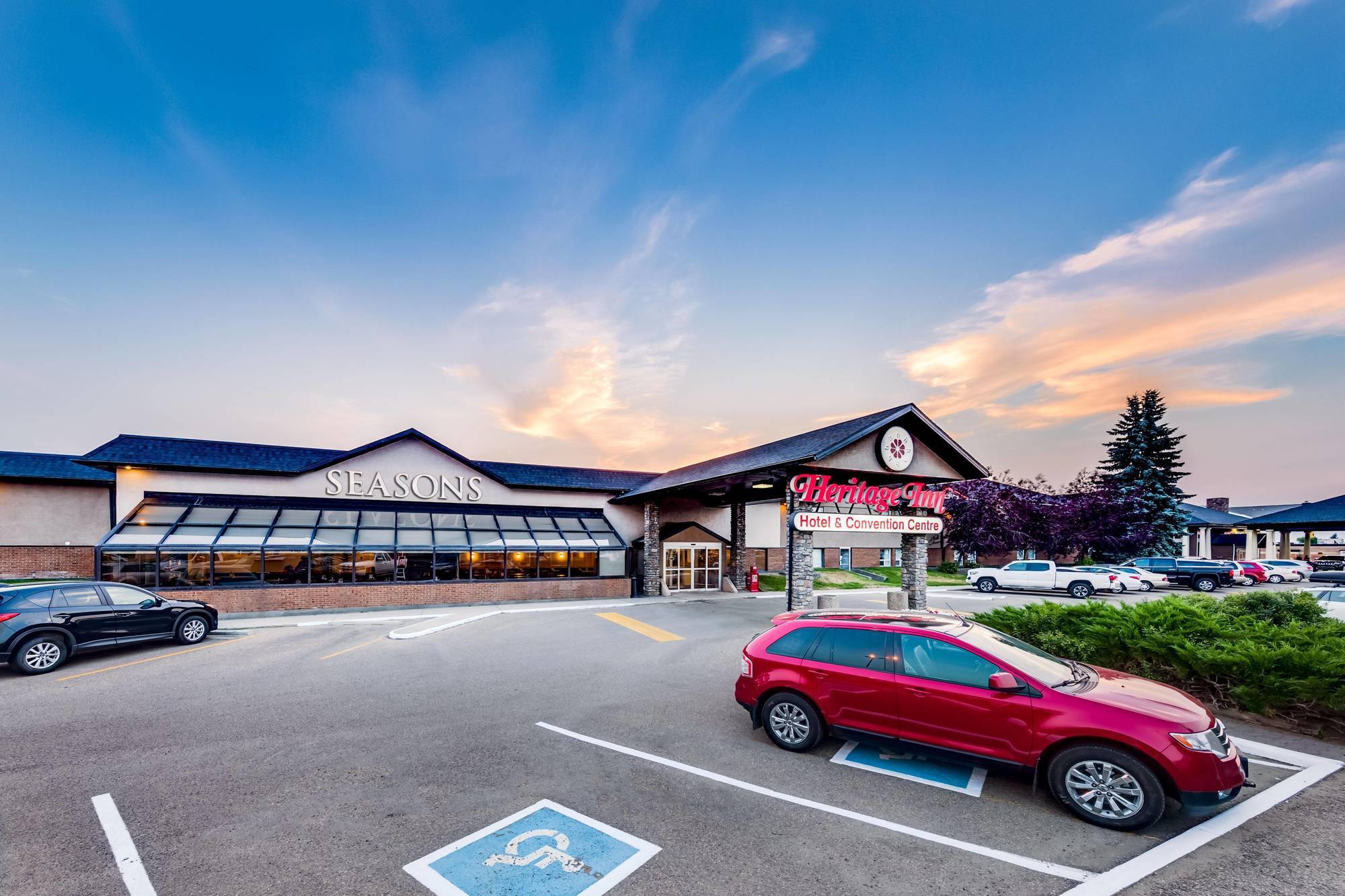 Heritage Inn Hotel & Convention Centre - Brooks Exterior photo